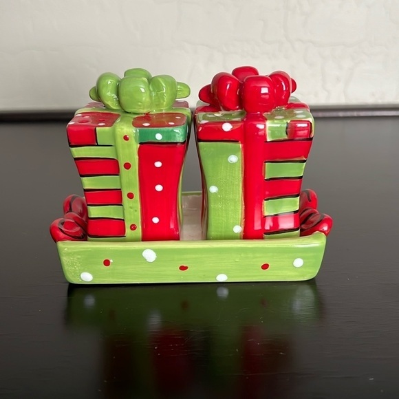 Christmas Salt & Pepper Shaker, ceramic not marked - Picture 4 of 8